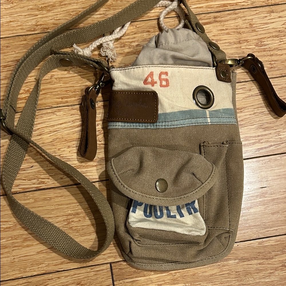 Vintage-Inspired Canvas Crossbody Bag in Brown and Cream